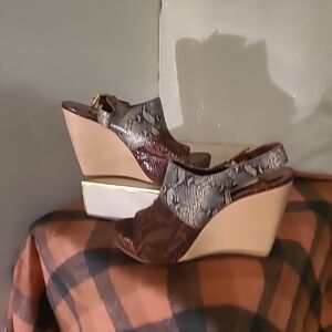 Cynthia Vincent Metallic Snakeskin Print Slingback Platform Wedge Heels 8.5